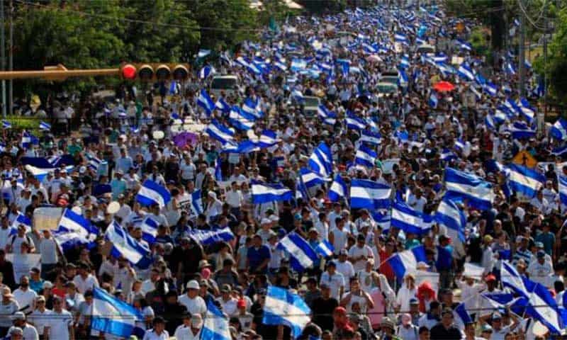 Decenas de miles de nicaragüenses piden la dimisión de Daniel Ortega