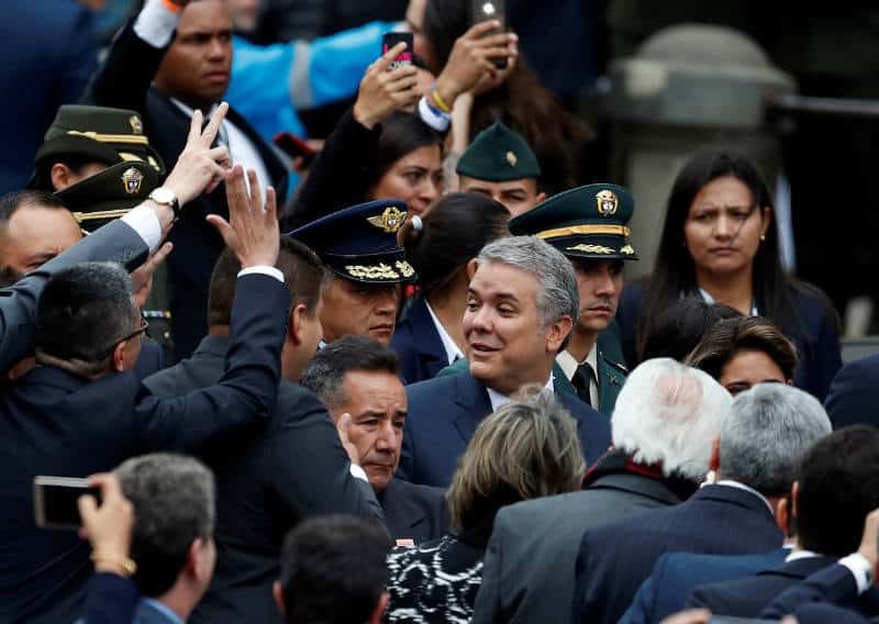 Iván Duque asume la presidencia de una Colombia dividida y con una débil economía
