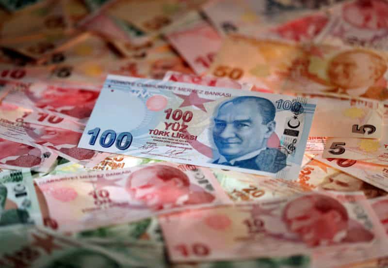 La lira turca se desplomó hasta un 14 por ciento en medio del nerviosismo