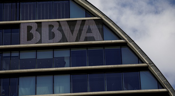 La agencia de calificación Moody's confirmó el miércoles el rating de BBVA y mantuvo la perspectiva estable. Sede del BBVA en Madrid (Reuters)