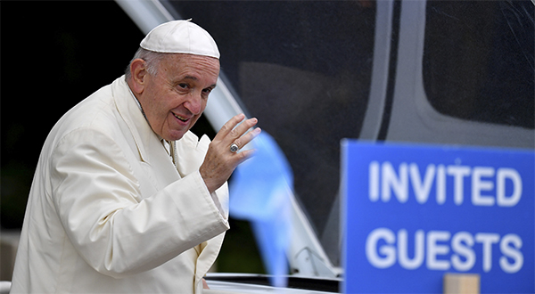 Arzobispo solicitó la renuncia del Papa por encubrir abusos sexuales