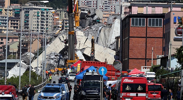 Un incendio bajo los escombros de la autopista colapsada en Génova interrumpió las operaciones de rescate que se realizaban por cuarto día consecutivo.