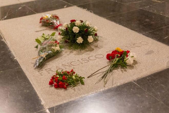 Exhumar los restos de Franco Del Valle de los Caídos, una cuestión de justicia