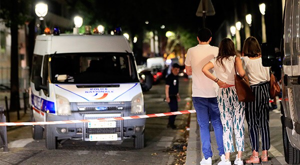 La policía acordona la zona en la que un hombre atacó con cuchillo a varias personas en el centro de París. REUTERS/Gonzalo