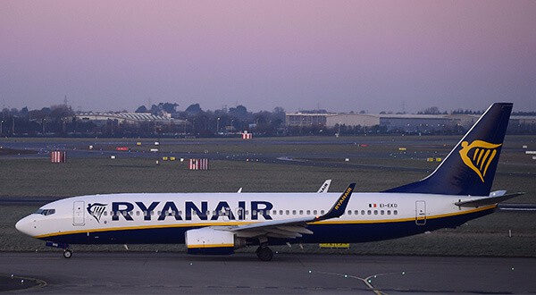 Los sindicatos de Ryanair amenazan con extender la protesta al incorporar al personal de tierra/Reuters