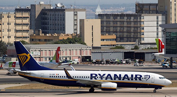 Huelga de la aerolínea Ryanair afectó este viernes a más de 40 mil pasajeros y es la segunda más grande que se ha presentado este año/Reuters