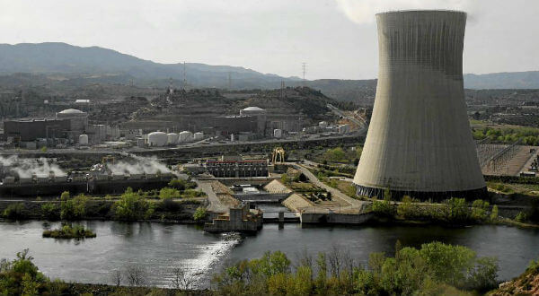 Inacción en Cataluña la obliga a prolongar la vida de las nucleares y a importar más energía