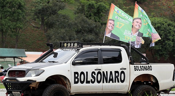 Campaña electoral en Brasil polarizada por un hombre detrás de las rejas y otro desde un hospital /Reuters