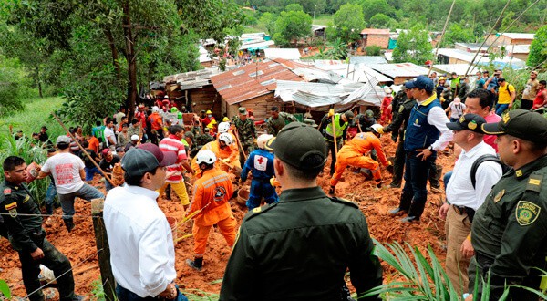 Rescatistas trabajan en el área afectada de Barrancabermeja, Colombia. Gobierno de Santander/vía REUTERS