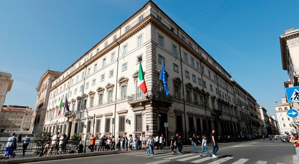 El Palacio Chigi en una reunión del gabinete en Roma. REUTERS/Remo Casilli