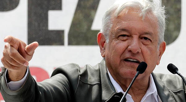 El anuncio del presidente electo de México, Andrés Manuel López Obrador, sobre una iniciativa de su partido para que los bancos bajen o dejen de cobrar comisiones provocó la caída de la bolsa y depreciación del peso/Reuters