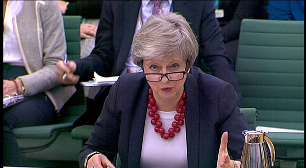 En la imagen, la primera ministra británica, Theresa May, en una audiencia del Comité Selecto en Londres, Reino Unido, el 29 de noviembre de 2018. REUTERS/Handout/Parbul TV