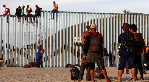 Residentes a migrantes centroamericanos les gritaban en la ciudad fronteriza de Tijuana: “lárguense de aquí, no los queremos”/Reuters
