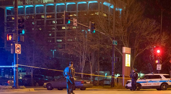 Policía acordona la escena del crimen en el 'Mercy Hospital' de Chicago. USA TODAY