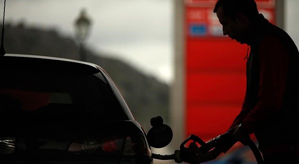 Al prohibir la venta de automóviles a combustión, España busca cumplir con el Acuerdo de París