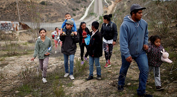 Familia de migrantes en Tijuana: "Si nos deportan somos comida fácil". La violencia es una razón de los centroamericanos para dejar sus países/Reuters