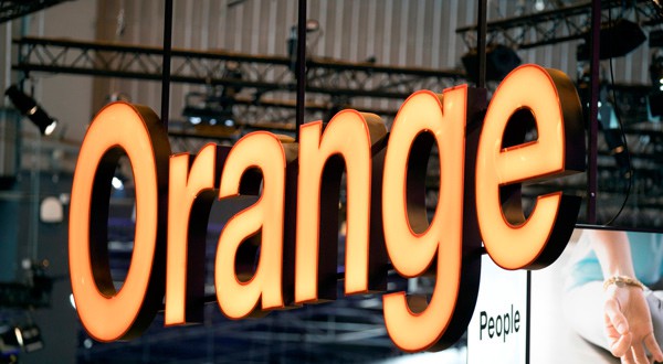 En la imagen, el logo de la operadora de telecomunicación francesa Orange durante una cumbre de la start-up Viva Tech en París, Francia, el 25 de mayo de 2018. REUTERS/Charles Platiau