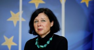 Arabia Saudí fue considerada como una “amenaza” por sus controles laxos sobre la financiación del terrorismo y el blanqueo de capitales. En la imagen de archivo, la comisionada de Justicia europea, Vera Jourova, en la sede de la Comisión Europea en Bruselas.