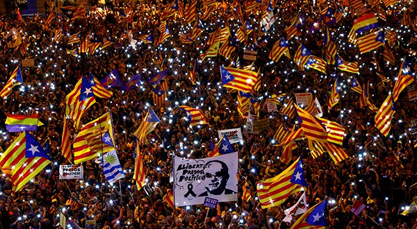 Juzgado de Barcelona procesó a 30 altos cargos catalanes por el referendum de 2017