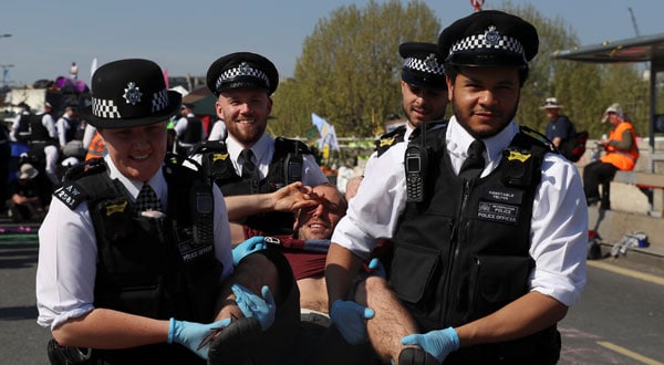Más de 700 personas han sido detenidas en Londres por protestar contra el cambio climático