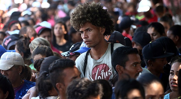 Venezolanos que huyen de la crisis de su país son acogidos por países que esperan ayuda