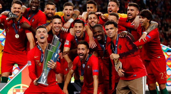 Cristiano levanta otro trofeo para Portugal.