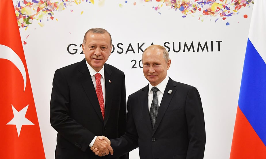 En 2017, Erdogan y Putin suscribieron el convenio sobre la adquisición del sistema de defensa ruso S-400 que comenzó a llegar a Turquía, en contra de las normas de la OTAN