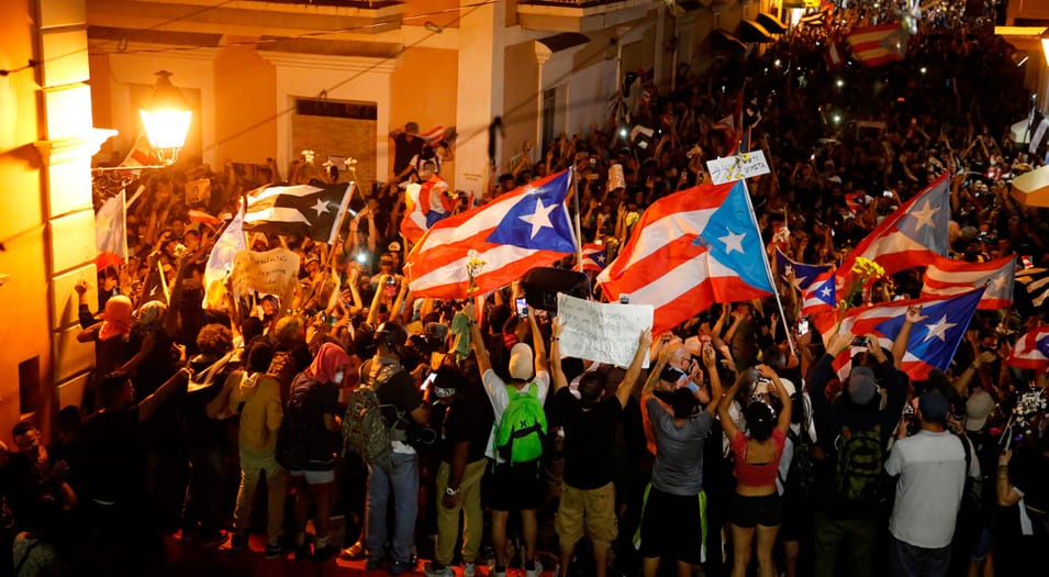 Puertorriqueños salieron a las calles de San Juan para festejar la renuncia de Ricardo Rosselló.