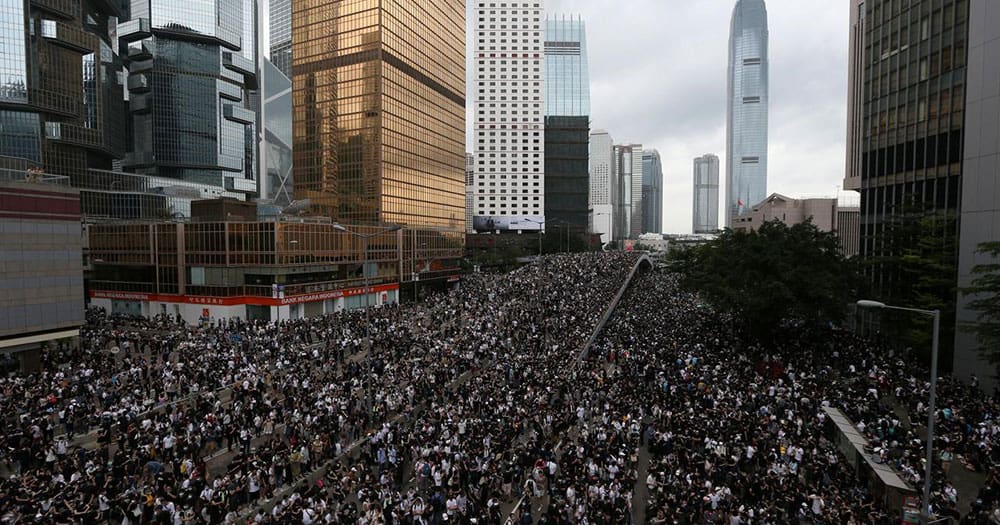 El gobierno chino estima que las protestas en Hong Kong han “comprometido gravemente” la prosperidad y la estabilidad. Y que se ha “excedido el límite de lo aceptable”.