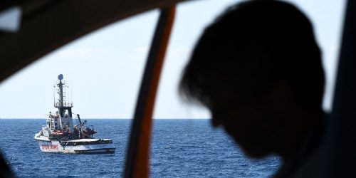 El Open Arms, sin migrantes rescatados, tendrá que quedarse en Italia dos semanas más en el marco de la investigación