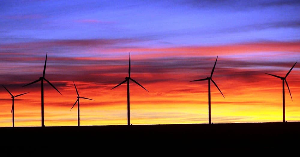 La Asociación Americana de Energía Eólica (AWEA) reporta que el crecimiento récord de la energía eólica estadounidense continúa acelerándose y que a la fecha reportan más de 200 proyectos de parques eólicos en marcha en 33 estados.