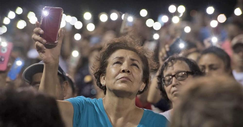 Miles de ciudadanos se reunieron en vigilia, para orar por las víctimas mortales de los atentados.