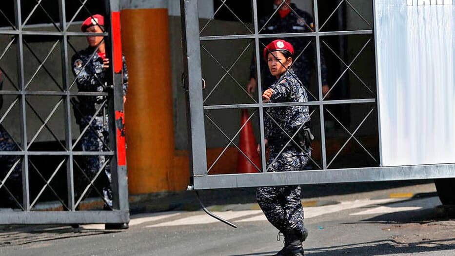 Funcionarios de las policías Sebin y Dgcim de Venezuela fueron sancionados por tortura y otras violaciones de derechos humanos.