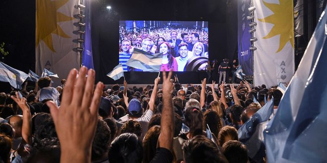 Los argentinos esperan aliviar sus dificultades económicas, más que escuchar promesas del nuevo Ejecutivo