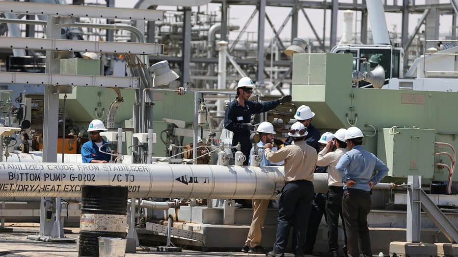 Aramco, la más grande empresa petrolera del mundo, anunció este domingo su ingreso en el mercado bursátil saudí.