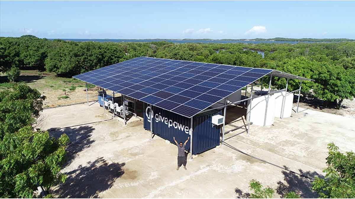 Habitantes de Kiunga ahora cuentan con agua potable, gracias a un sistema  de desalinización con energía solar