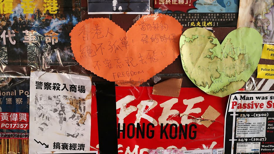 Tras los recientes disturbios en los campus universitarios, en Hong Kong se alistan a participar en las elecciones locales
