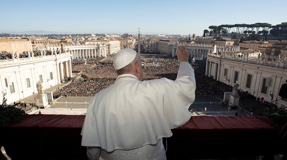 En su mensaje "Urbi et orbi", el papa Francisco pidió enfrentar las injusticias