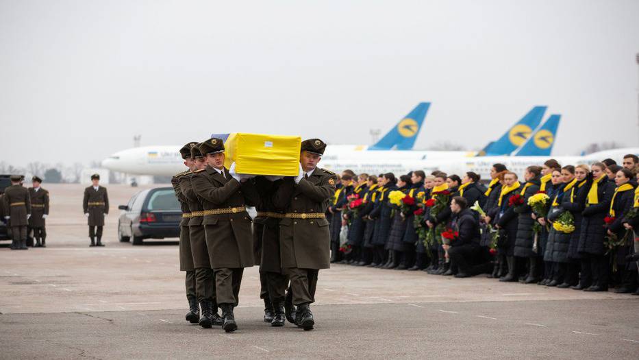 Autoridades de Ucrania rindieron homenaje a varias de las víctimas