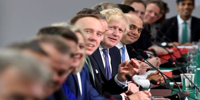 Boris Johnson y su tren ministerial se reunió para festejar el Brexit