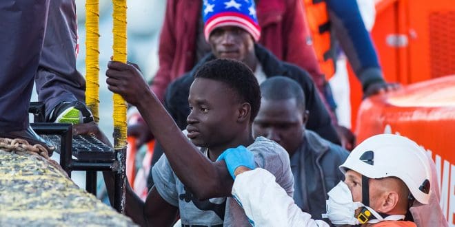 Entre viernes, sábado y domingo, casi 350 migrantes ilegales llegaron a Murcia, Canarias, Cádiz, Canarias y Alicante