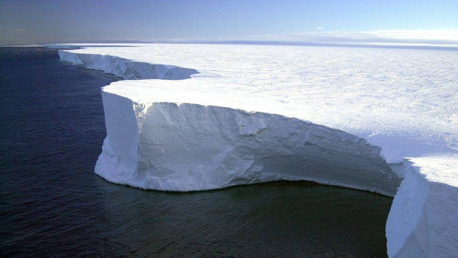 El iceberg más grande del mundo partió hacia mar abierto