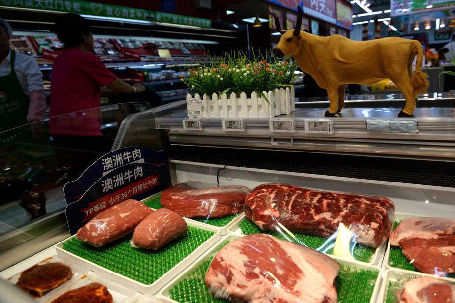 Venta de carne de vacuno en Walmart, en Pekín / REUTERS