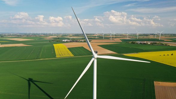 AIE: Nueva capacidad de energías renovables caerá 13% este año