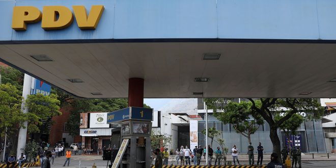 El régimen de Maduro incapaz de solventar la escasez de combustibles