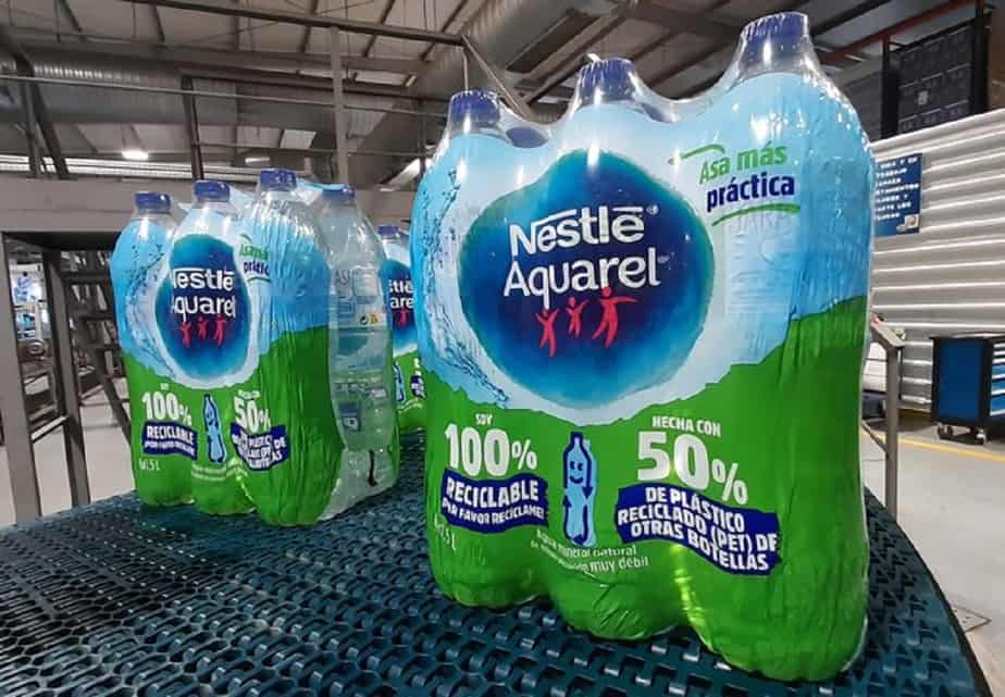 Nestlé produce botellas 100% reciclables con plástico PET / Foto @Nestle_es