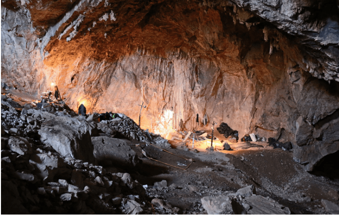 Investigadores de México analizaron muestras de objetos líticos, huesos, restos de plantas en la cueva del Chiquihuite, que quedó sellada por un derrumbe al final del Pleistoceno. Imagen: foto de Ciprian Ardelean, la cual se publicó en la página del Gobierno de México