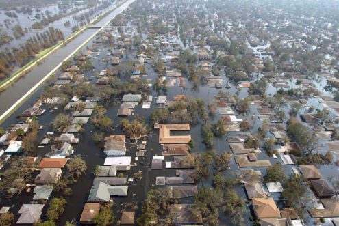 Foto de archivo del 05 de septiembre 2005. Miles de casas permanecen bajo el agua después del huracán Katrina, que arrasó Nueva Orleans. / ALLEN FREDRICKSON (REUTERS)