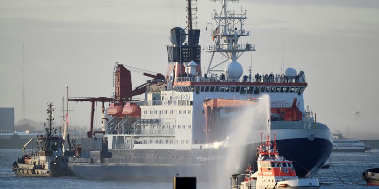 El "Polarstern" regresa a Alemania tras su expedición de un año en el ártico / REUTERS