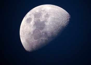 Encontrar agua en la Luna supone un gran avance para las futuras misiones que viajen al satélite / Imagen de Ponciano en Pixabay
